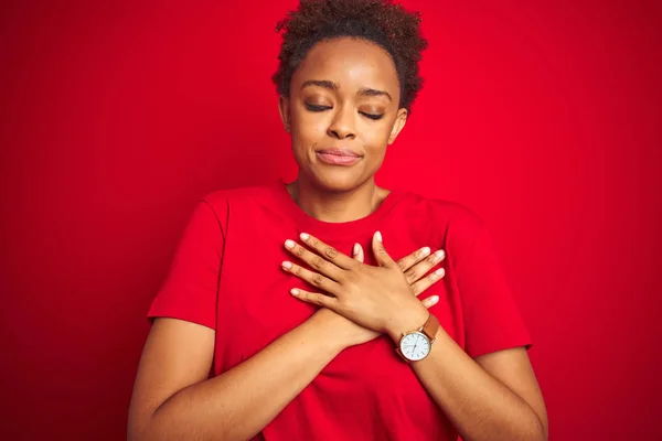 Jonge Mooie Afro Amerikaanse Vrouw Met Afro Haar Geïsoleerde Rode — Stockfoto