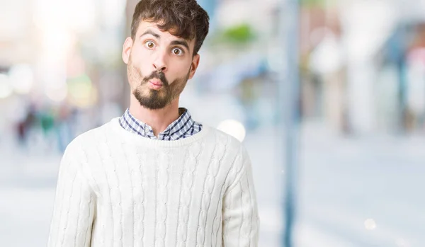 Homem Bonito Jovem Vestindo Camisola Inverno Sobre Fundo Isolado Fazendo — Fotografia de Stock