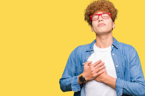 Joven Hombre Guapo Con Pelo Afro Con Gafas Sonriendo Con —  Fotos de Stock