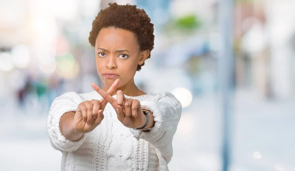 Mooie Jonge African American Vrouw Trui Dragen Geïsoleerde Achtergrond Afwijzing — Stockfoto