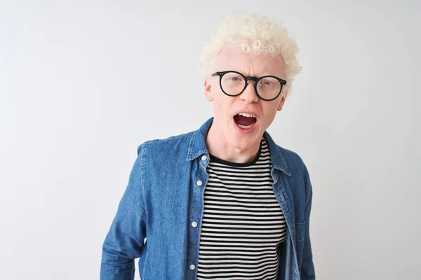 Genç Albino Sarışın Adam Denim Gömlek Gözlük Izole Beyaz Arka — Stok fotoğraf