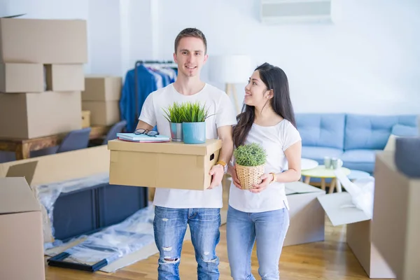 Glückliches Paar Hause — Stockfoto