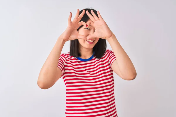 Joven Hermosa Mujer China Con Camiseta Rayas Rojas Sobre Fondo — Foto de Stock