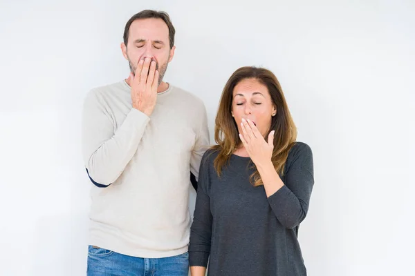 Bella Coppia Mezza Età Innamorata Sfondo Isolato Annoiato Sbadigliando Bocca — Foto Stock