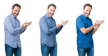 Üst düzey yakışıklı beyaz izole arka plan açık el ile doğal gülümseyen girmek için davet üzerine kolaj