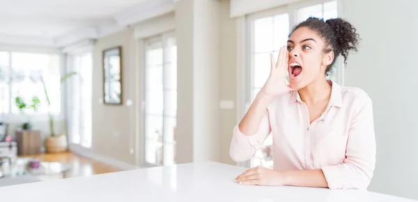 Wide Angle Beautiful African American Woman Afro Hair Shouting Screaming — Stock Photo, Image