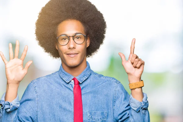 Ung Afrikansk Amerikansk Affärs Man Med Afro Hår Bär Glasögon — Stockfoto
