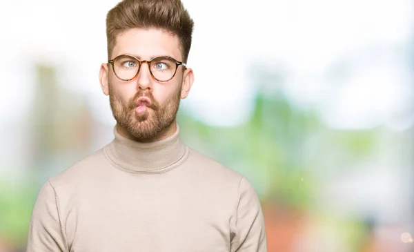 Giovane Bell Uomo Affari Con Gli Occhiali Che Faccia Pesce — Foto Stock