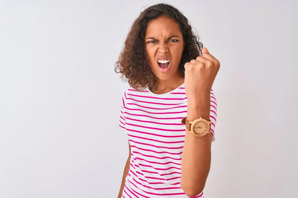 Mujer Brasileña Joven Vistiendo Camiseta Rayas Rosadas Pie Sobre Fondo —  Fotos de Stock