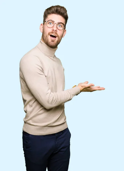 Young Handsome Business Man Wearing Glasses Pointing Side Hand Open — Stock Photo, Image
