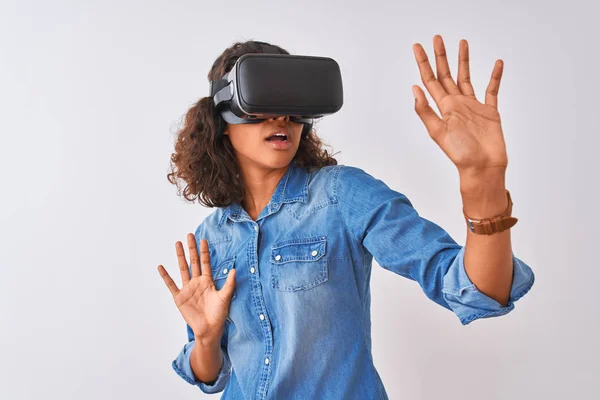 Young African American Teenager Girl Playing Virtual Reality Game Using — Stock Photo, Image
