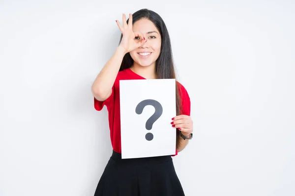 Young Brunette Woman Holding Paper Question Mark Isolated Background Happy — Stock Photo, Image