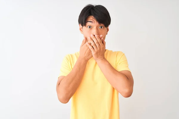 Chinesischer Mann Gelbem Lässigen Shirt Der Vor Isoliertem Weißem Hintergrund — Stockfoto