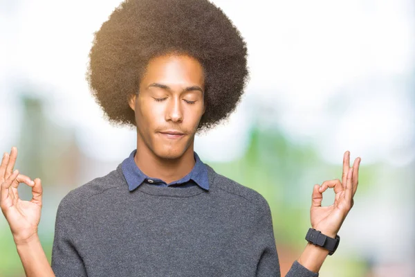 Jovem Homem Negócios Afro Americano Com Cabelo Afro Relaxar Sorrir — Fotografia de Stock