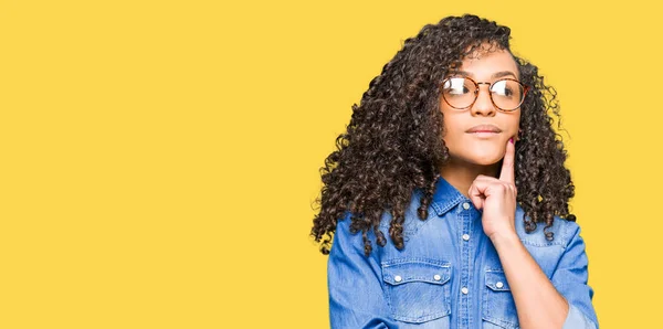 Young Beautiful Woman Curly Hair Wearing Glasses Hand Chin Thinking — Stock Photo, Image