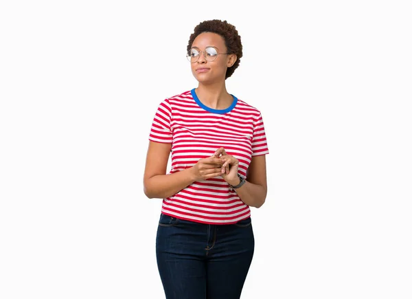 Linda Jovem Afro Americana Vestindo Óculos Sobre Fundo Isolado Mãos — Fotografia de Stock
