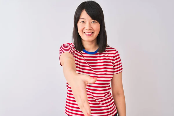 Mladá Krásná Čínská Žena Která Nosí Sobě Červené Proužkované Tričko — Stock fotografie