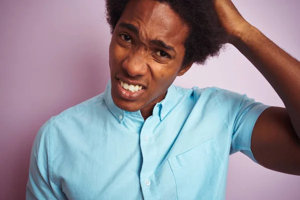 Jovem Americano Com Cabelo Afro Vestindo Camisa Azul Sobre Fundo — Fotografia de Stock