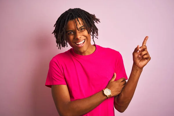 Afro American Man Dreadlocks Wearing Shirt Standing Isolated Pink Background — Stock Photo, Image