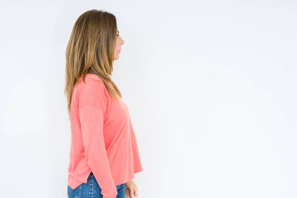 Hermosa Mujer Mediana Edad Sobre Fondo Aislado Mirando Hacia Lado —  Fotos de Stock