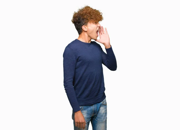 Young Handsome Man Afro Hair Shouting Screaming Loud Side Hand — Stock Photo, Image