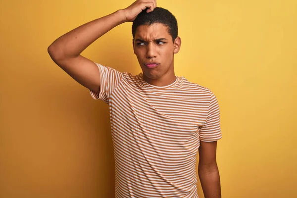 Der Junge Gut Aussehende Arabische Mann Gestreiftem Shirt Der Vor — Stockfoto