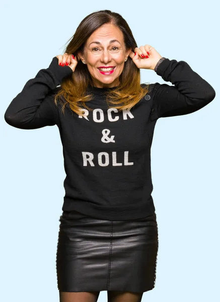 Beautiful Middle Age Woman Wearing Rock Roll Sweater Smiling Pulling — Stock Photo, Image