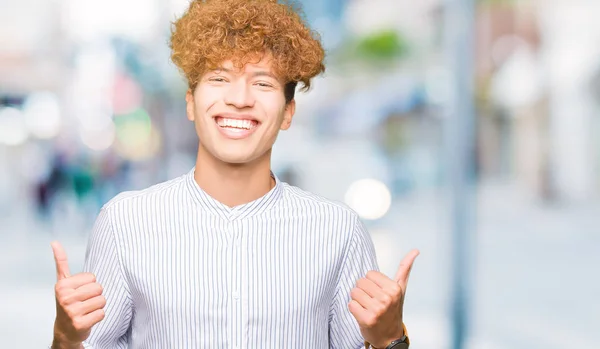 Unga Stiliga Affärsman Med Afro Hår Iklädd Eleganta Skjorta Framgång — Stockfoto