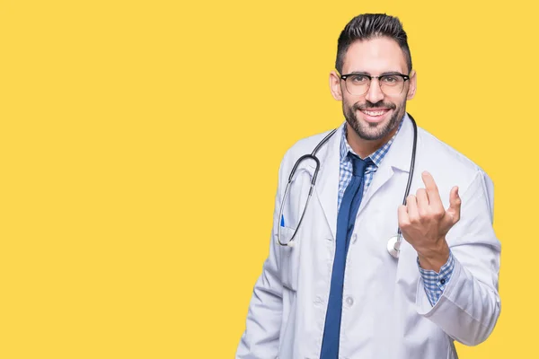 Yakışıklı Genç Doktor Adam Beckoning Gel Burada Mutlu Gülümseyerek Davet — Stok fotoğraf