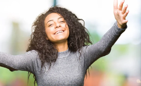 Young Beautiful Girl Curly Hair Looking Camera Smiling Open Arms — Stock Photo, Image