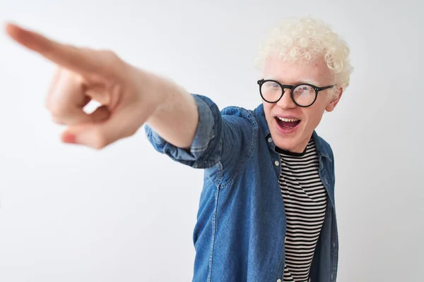 Unga Albino Blond Man Bär Denim Skjorta Och Glasögon Över — Stockfoto