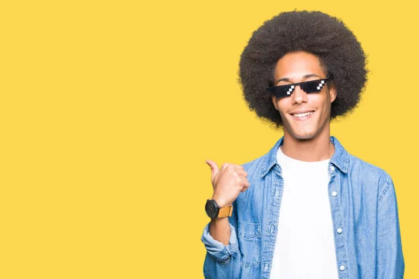 Young African American Man Afro Hair Wearing Thug Life Glasses — Stock Photo, Image