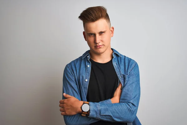 Homem Bonito Jovem Vestindo Camisa Ganga Sobre Fundo Branco Isolado — Fotografia de Stock