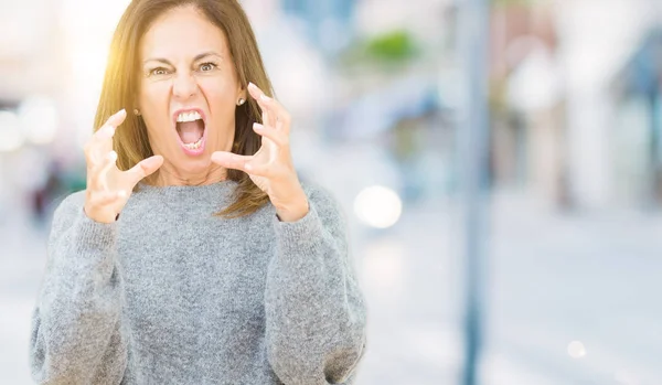 Mulher Meia Idade Bonita Vestindo Camisola Inverno Sobre Fundo Isolado — Fotografia de Stock