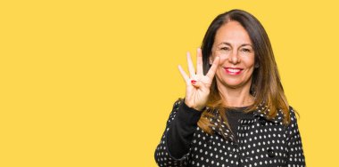 Gösterilen ve parmakları ile işaret güzel orta yaş kadın giyiyor moda ceket ise kendinden emin ve mutlu gülümseyerek dört numara.