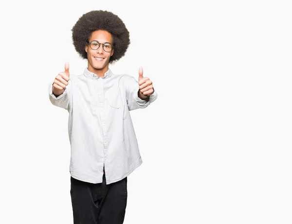 Jovem Afro Americano Com Cabelo Afro Usando Óculos Aprovando Fazer — Fotografia de Stock