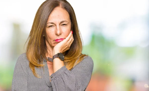 Mooie Middenleeftijd Zakelijke Vrouw Denken Zoek Moe Verveeld Met Depressie — Stockfoto