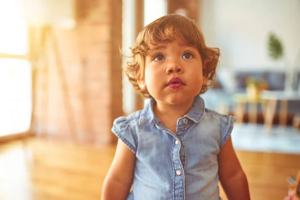 Belle Enfant Tout Petit Fille — Photo