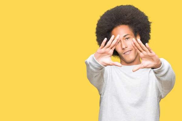 Młody Człowiek African American Afro Włosów Sobie Sportowy Bluza Smiling — Zdjęcie stockowe