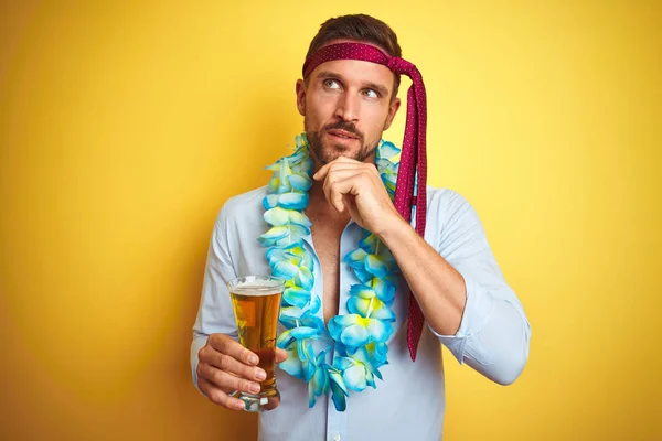 Homem Negócios Ressaca Bêbado Louco Por Ressaca Usando Gravata Cabeça — Fotografia de Stock