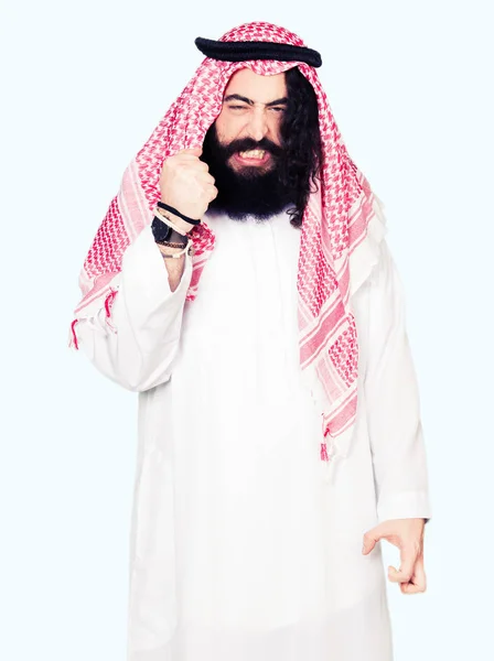 Arabian Biznes Człowiek Długich Włosów Noszenia Tradycyjnych Kefija Szalik Zły — Zdjęcie stockowe