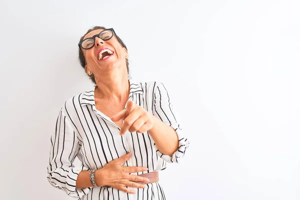 Donna Affari Mezza Età Indossa Abito Righe Occhiali Sfondo Bianco — Foto Stock