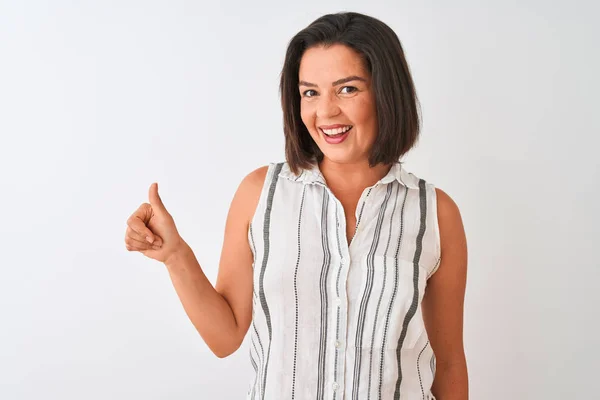 Jonge Mooie Vrouw Het Dragen Van Casual Gestreepte Shirt Staande — Stockfoto