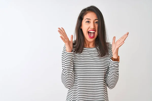 Jonge Mooie Chinese Vrouw Dragen Gestreepte Shirt Staande Geïsoleerde Witte — Stockfoto