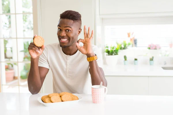 Afroameričan Který Požíjí Zdravé Celé Obilné Sušenky Dělá Dobře Nápis — Stock fotografie