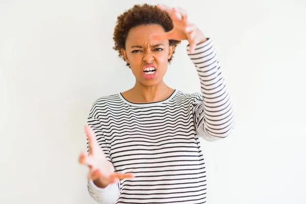 Jovem Bela Mulher Afro Americana Vestindo Listras Suéter Sobre Fundo — Fotografia de Stock