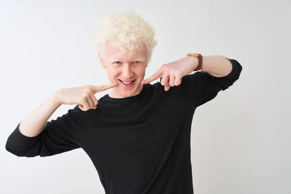 Unga Albino Blond Man Klädd Svart Shirt Stående Över Isolerad — Stockfoto