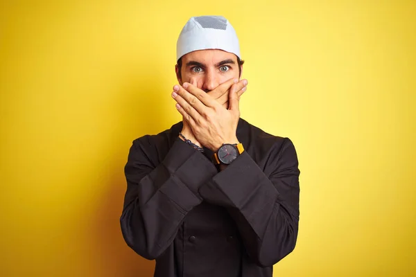 Young Handsome Chef Man Cooking Wearing Uniform Hat Isolated Yellow — ストック写真