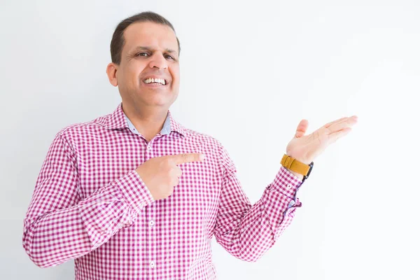 Hombre Mediana Edad Vistiendo Camisa Negocios Sobre Pared Blanca Sorprendido —  Fotos de Stock