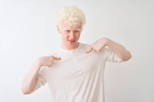 Unga Albino Blond Man Klädd Casual Shirt Stående Över Isolerad — Stockfoto